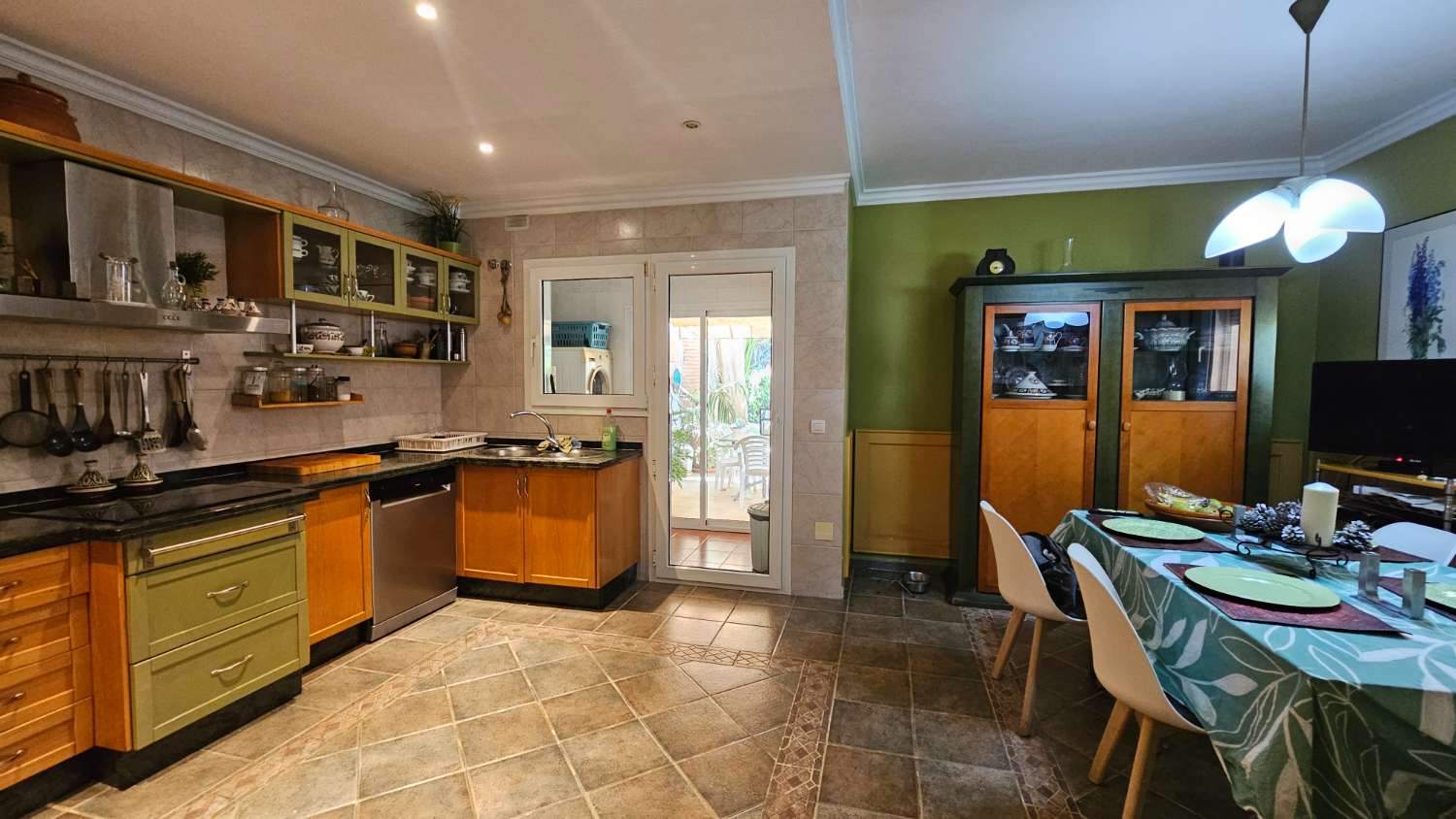 Magnífico chalet pareado con piscina y jardín privado en Alhaurín de la Torre