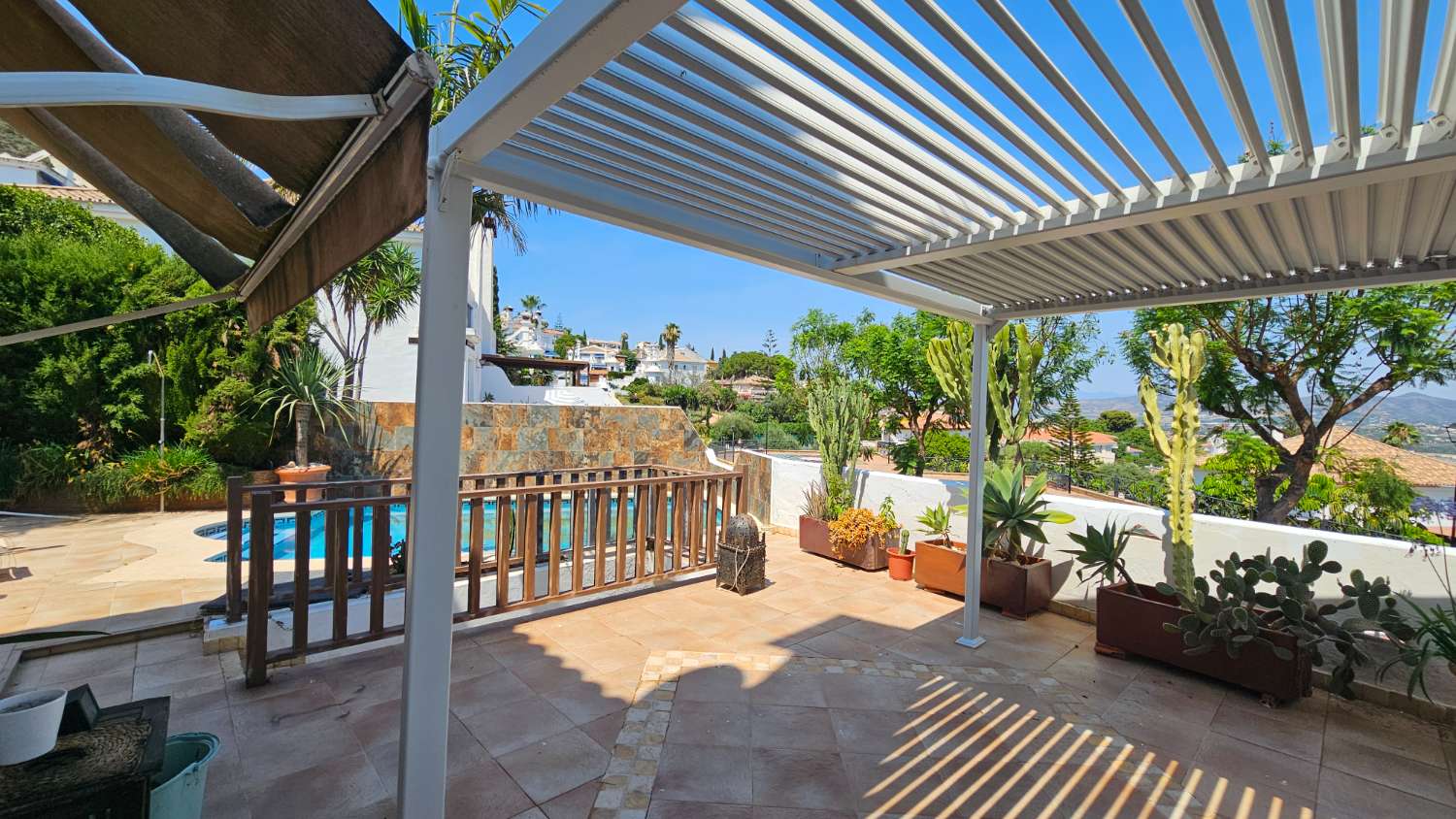 Magnífico chalet pareado con piscina y jardín privado en Alhaurín de la Torre