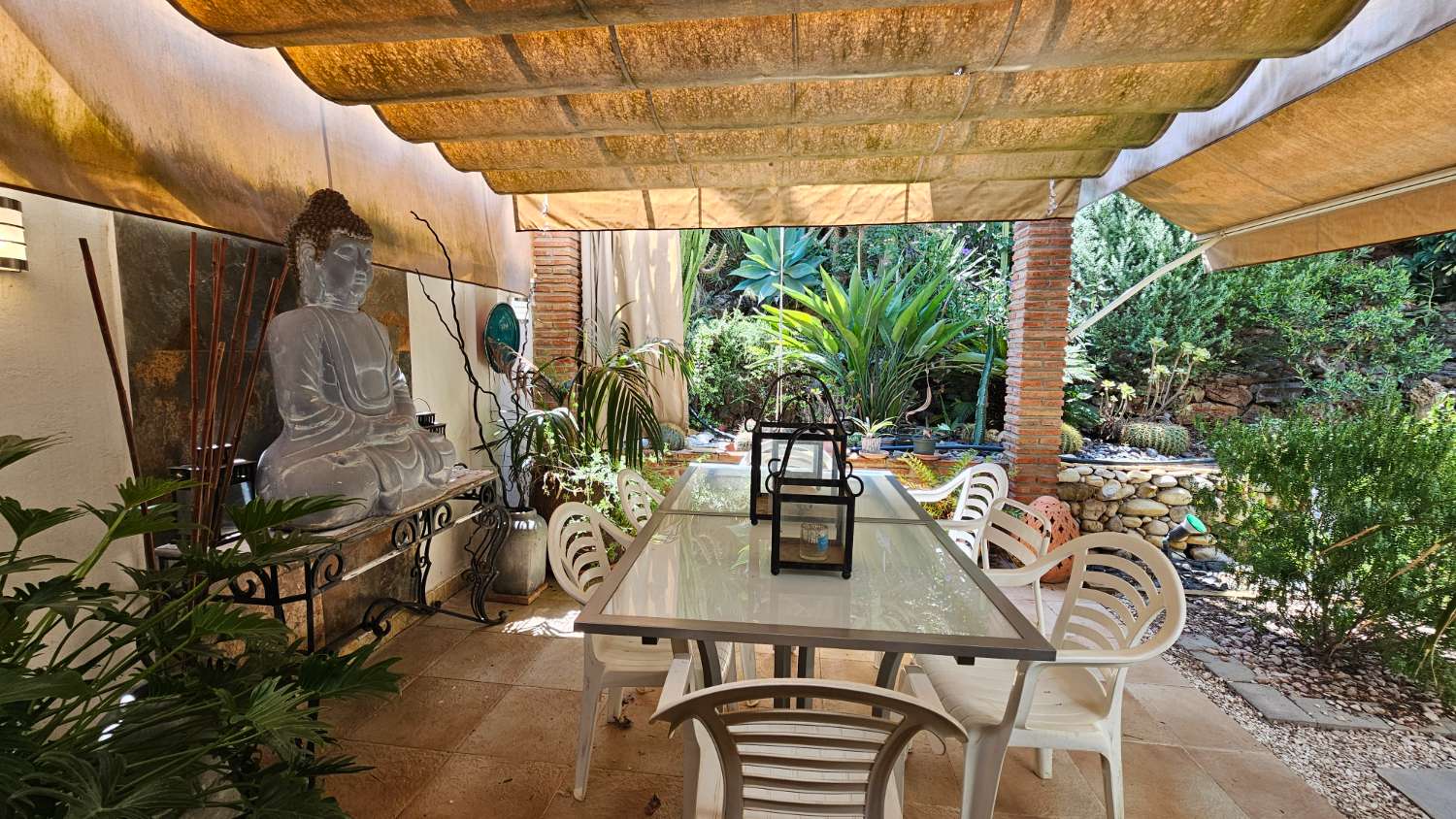 Magnífico chalet pareado con piscina y jardín privado en Alhaurín de la Torre