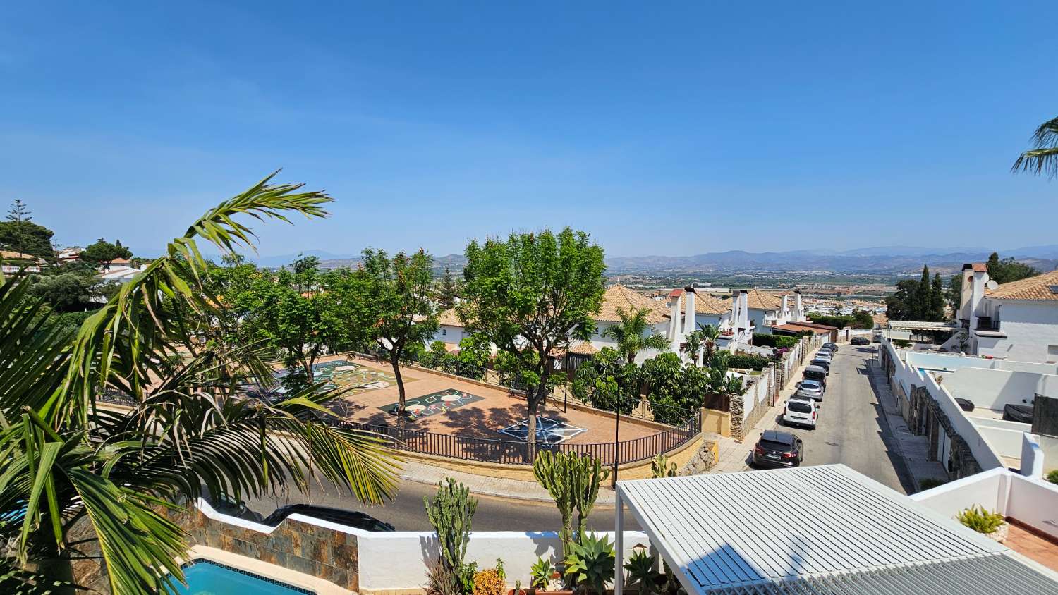 Magnífico chalet pareado con piscina y jardín privado en Alhaurín de la Torre