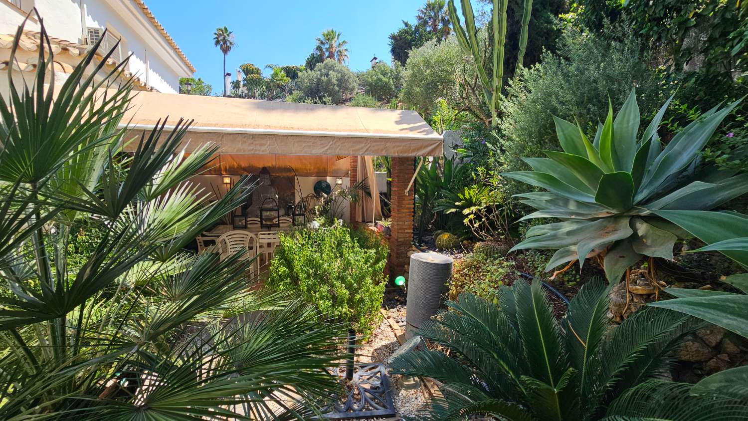 Magnífico chalet pareado con piscina y jardín privado en Alhaurín de la Torre