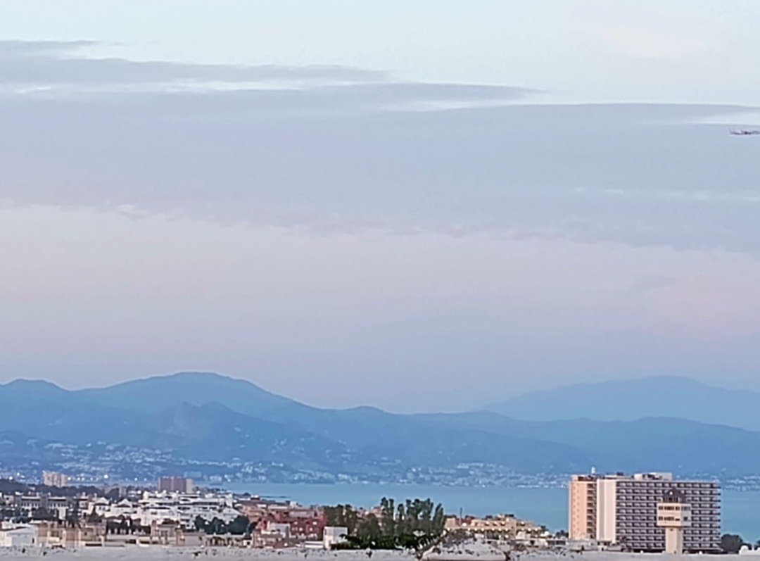 Casa con espectaculares vistas al mar, terraza chill-out y patio privado en El Bajondillo, Torremolinos