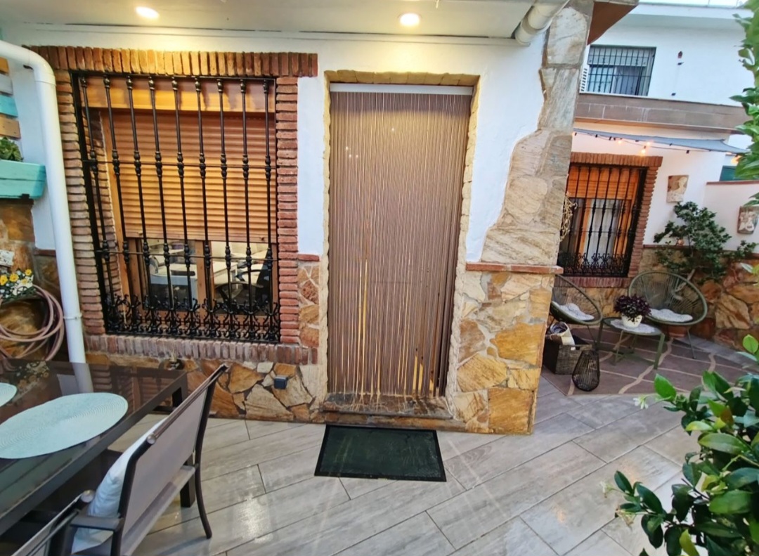 Casa con espectaculares vistas al mar, terraza chill-out y patio privado en El Bajondillo, Torremolinos
