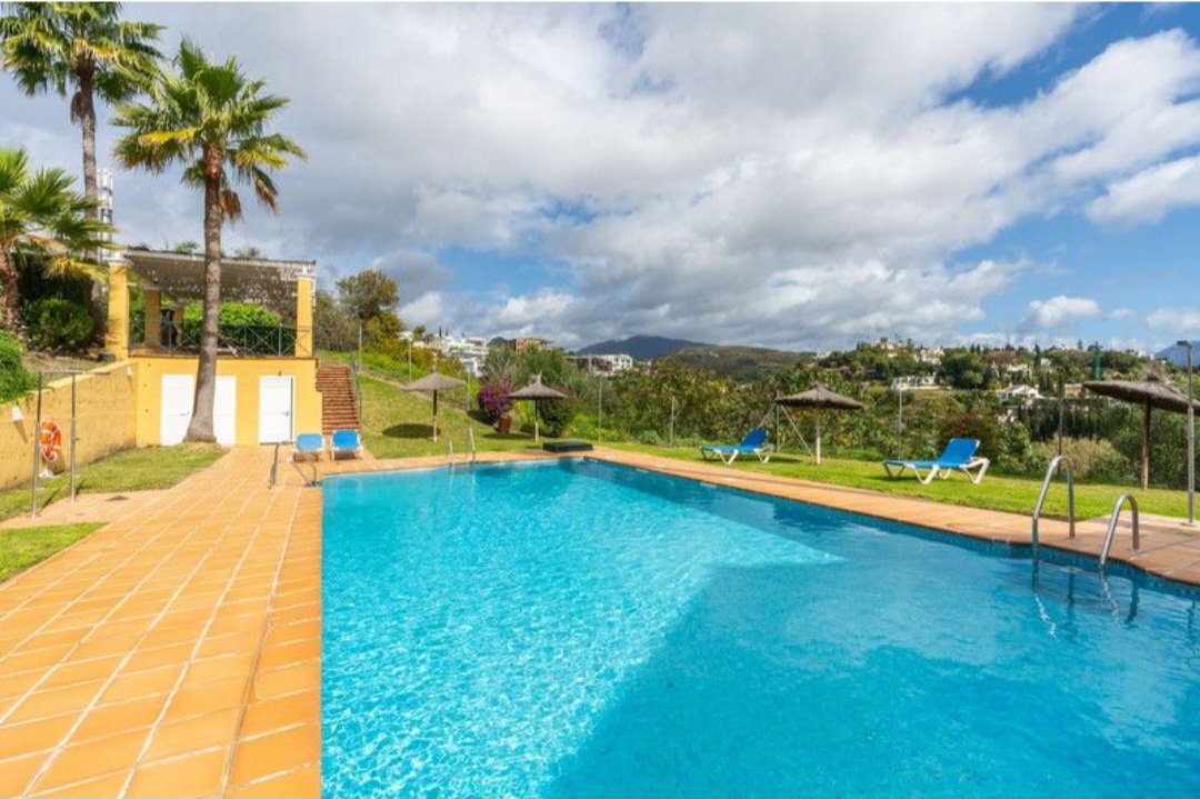 Ático en venta en Estepona – Luz, amplitud y tranquilidad