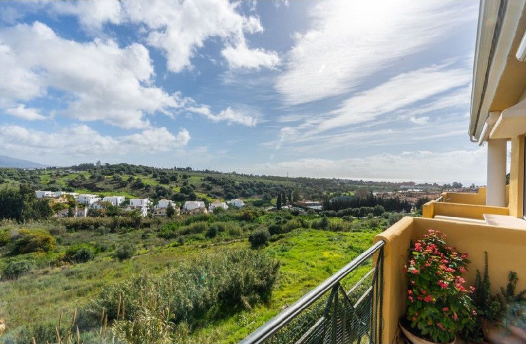 Ático en venta en Estepona – Luz, amplitud y tranquilidad