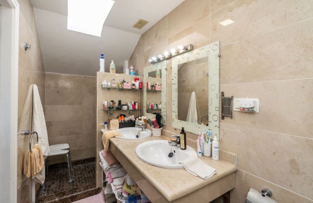 Ático en venta en Estepona – Luz, amplitud y tranquilidad