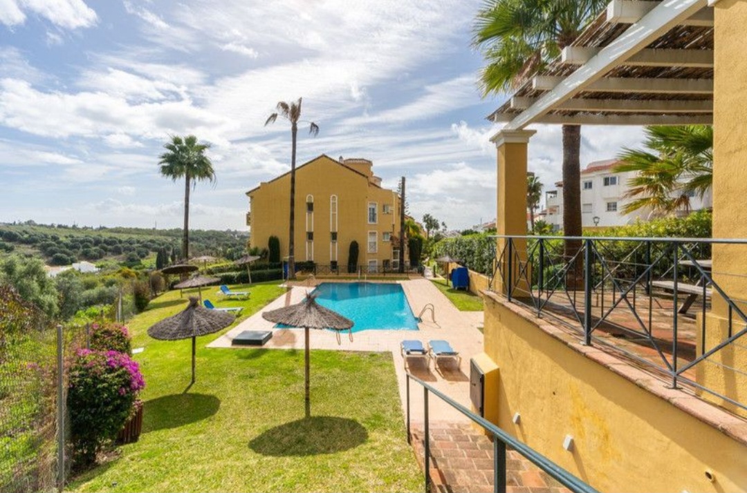 Ático en venta en Estepona – Luz, amplitud y tranquilidad