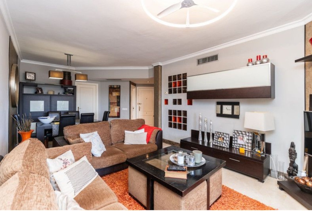 Ático en venta en Estepona – Luz, amplitud y tranquilidad