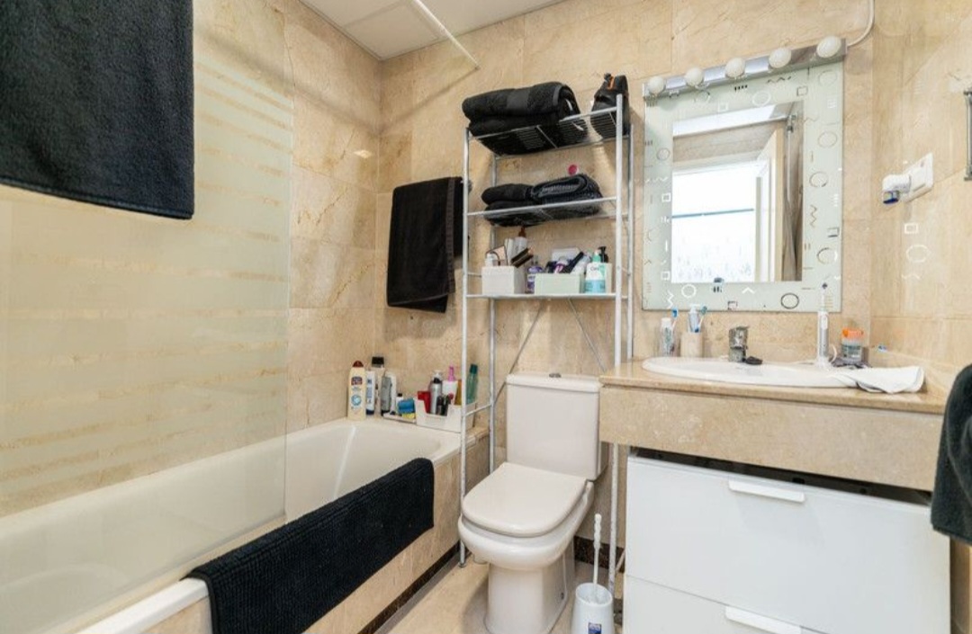 Ático en venta en Estepona – Luz, amplitud y tranquilidad