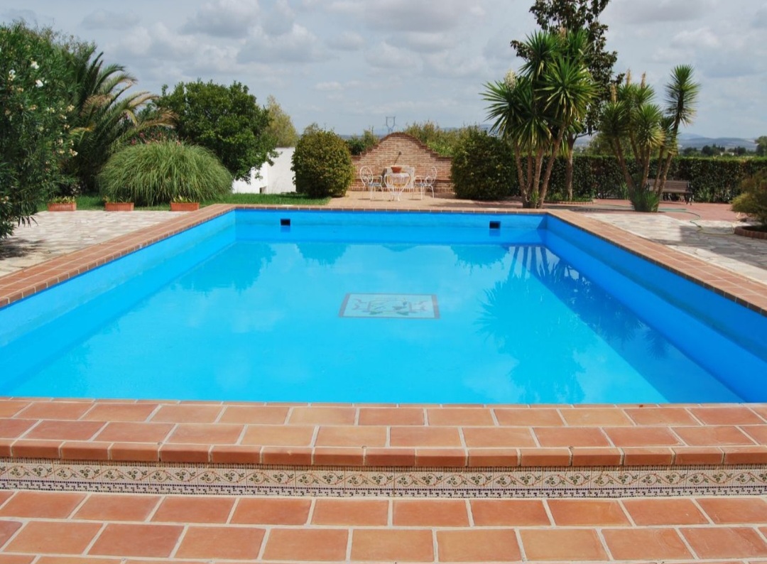 Magnífica villa con piscina y amplia parcela a solo 2 km de Antequera