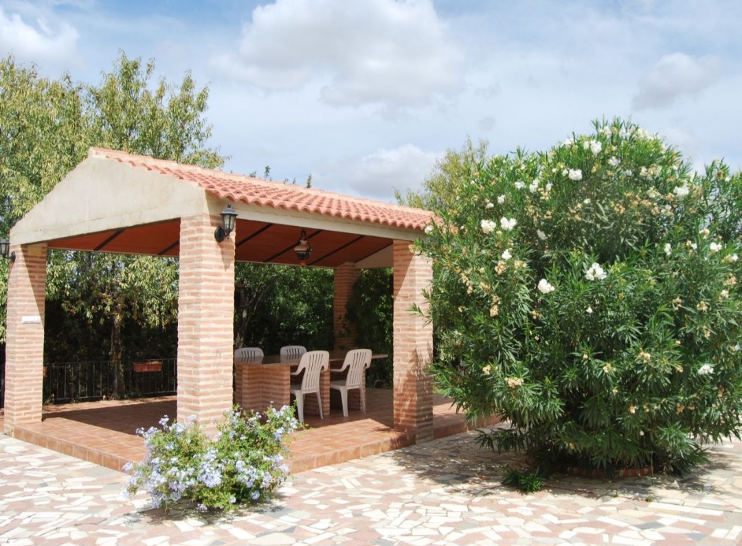 Magnífica villa con piscina y amplia parcela a solo 2 km de Antequera