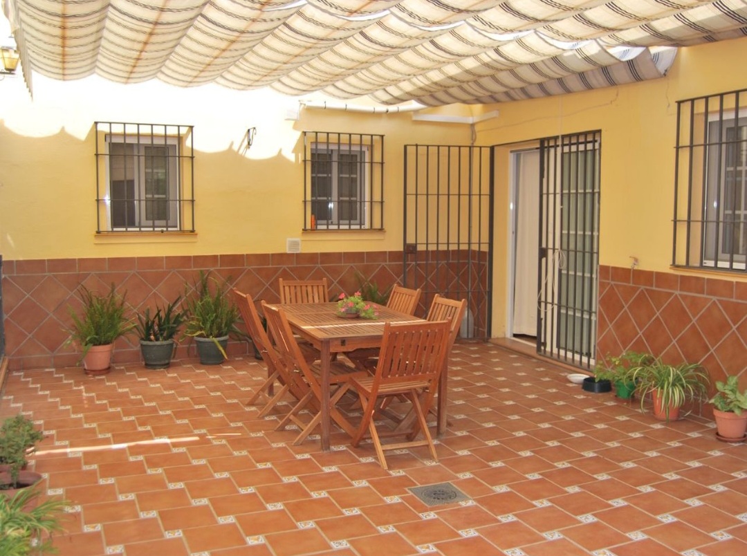 Magnífica villa con piscina y amplia parcela a solo 2 km de Antequera