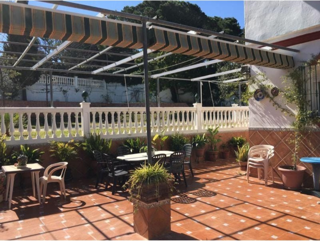 Villa independiente con piscina y gran parcela de 1.882 m² en Alhaurín de la Torre