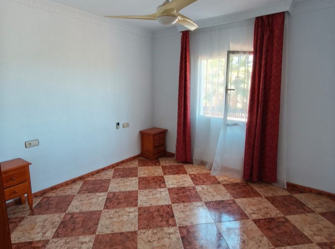Villa independiente con piscina y gran parcela de 1.882 m² en Alhaurín de la Torre