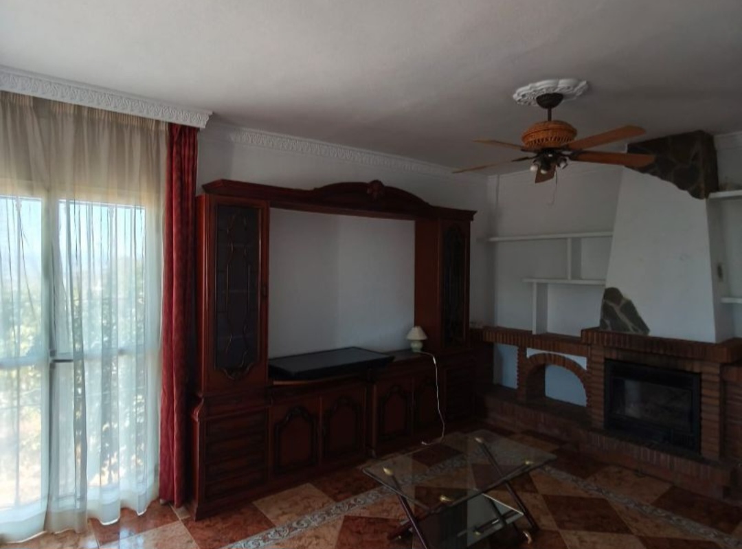 Villa independiente con piscina y gran parcela de 1.882 m² en Alhaurín de la Torre