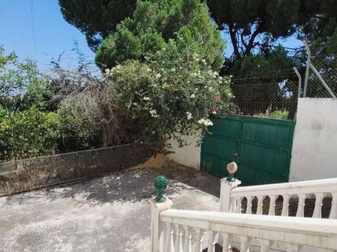 Villa independiente con piscina y gran parcela de 1.882 m² en Alhaurín de la Torre