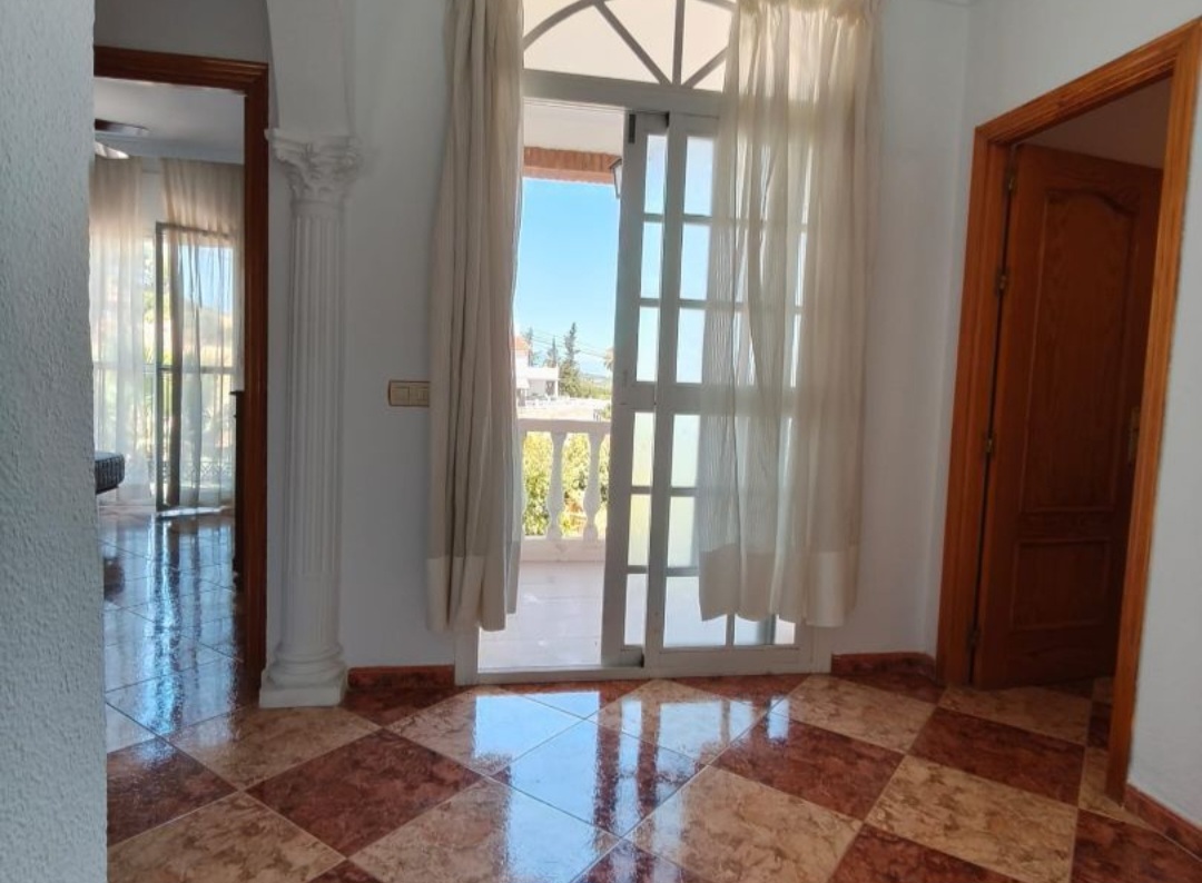 Villa independiente con piscina y gran parcela de 1.882 m² en Alhaurín de la Torre