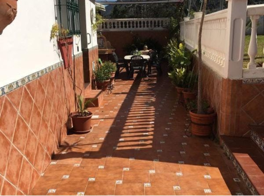 Villa independiente con piscina y gran parcela de 1.882 m² en Alhaurín de la Torre