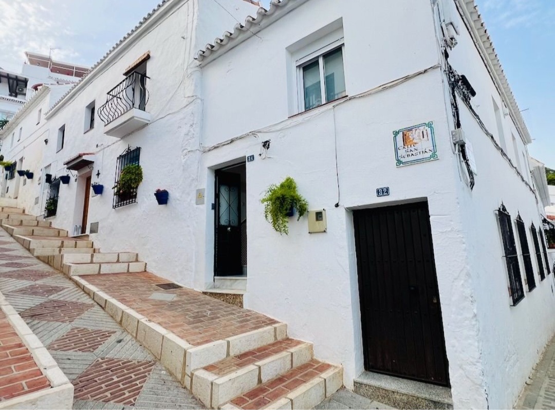 VIVIENDA TOTALMENTE REFORMADA CON LICENCIA TURÍSTICA EN PLENO CORAZÓN DE MIJAS PUEBLO