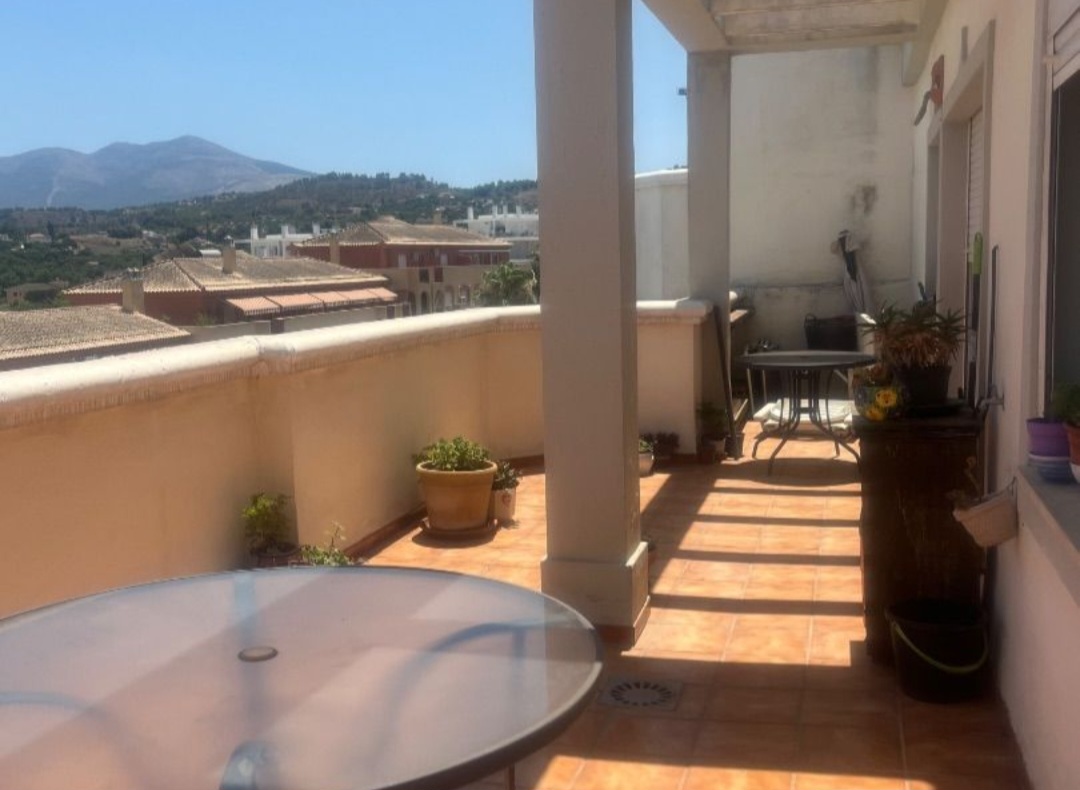 Ático en venta en Coín con amplias terrazas y plaza de garaje