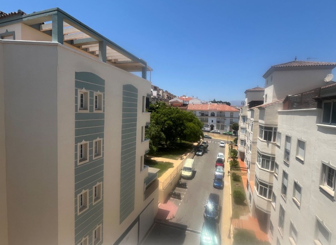 Ático en venta en Coín con amplias terrazas y plaza de garaje