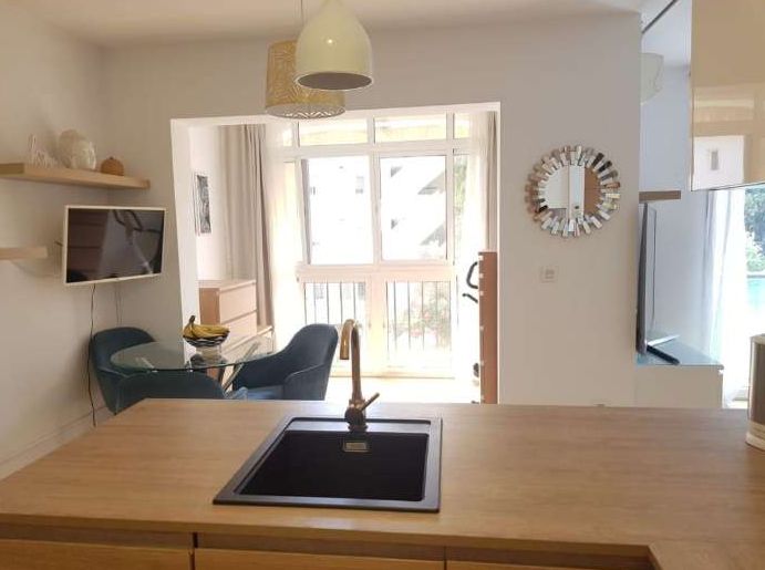 APARTAMENTO REFORMADO DE 2 HABITACIONES A 1 DORMITORIO CON GRAN VESTIDOR