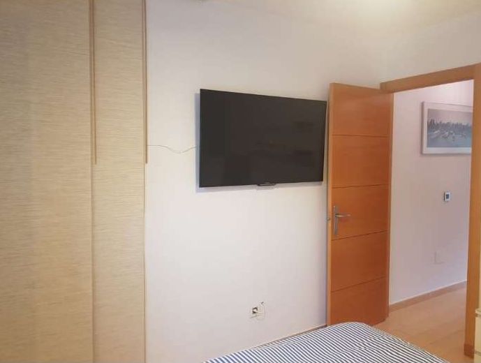 APARTAMENTO REFORMADO DE 2 HABITACIONES A 1 DORMITORIO CON GRAN VESTIDOR