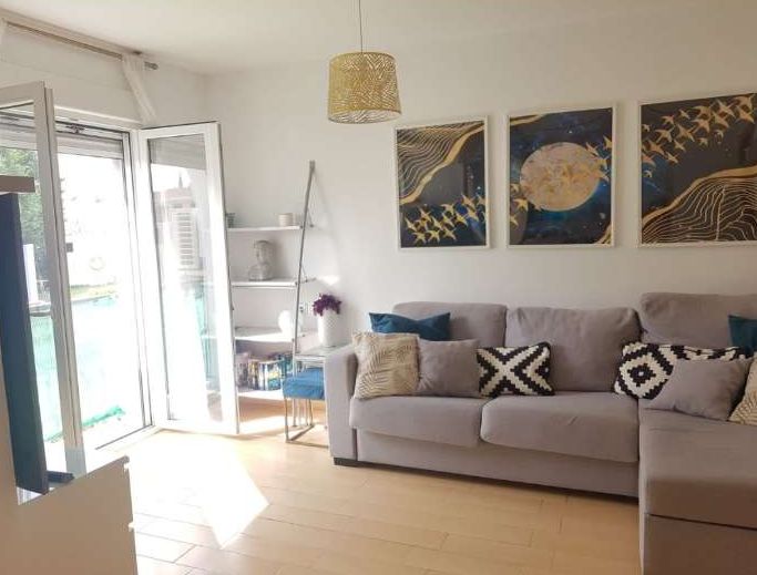 APARTAMENTO REFORMADO DE 2 HABITACIONES A 1 DORMITORIO CON GRAN VESTIDOR