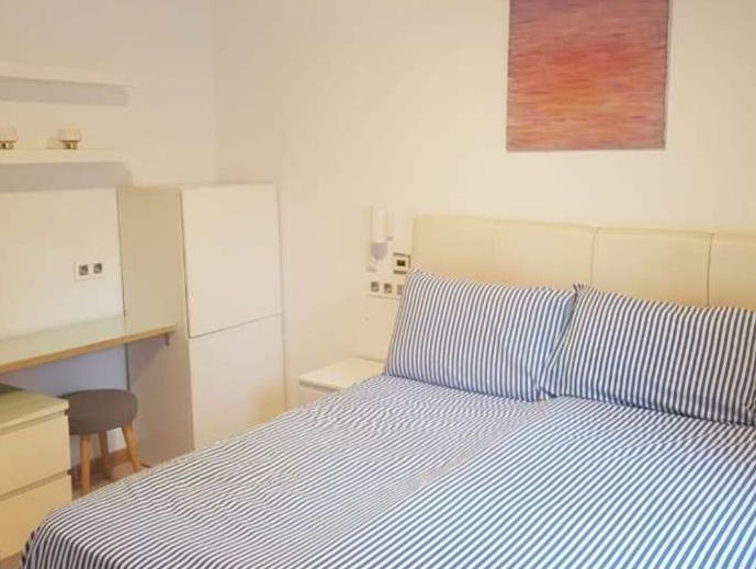 APARTAMENTO REFORMADO DE 2 HABITACIONES A 1 DORMITORIO CON GRAN VESTIDOR