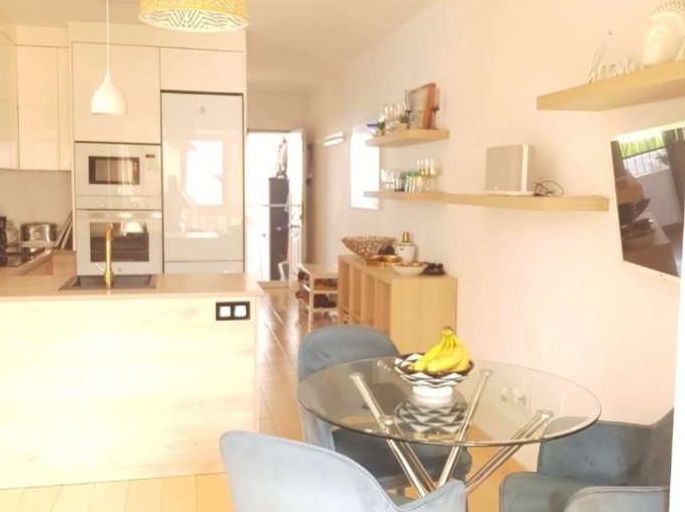 APARTAMENTO REFORMADO DE 2 HABITACIONES A 1 DORMITORIO CON GRAN VESTIDOR