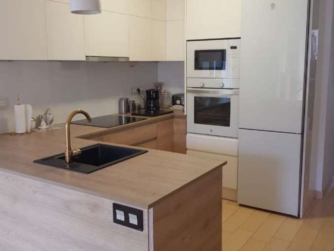 APARTAMENTO REFORMADO DE 2 HABITACIONES A 1 DORMITORIO CON GRAN VESTIDOR