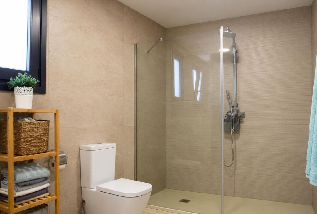 Espectacular vivienda unifamiliar prácticamente nueva en Pizarra, a tan solo 20 minutos del centro de Málaga.