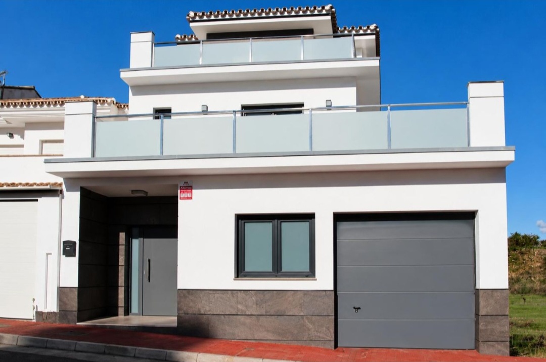 Espectacular vivienda unifamiliar prácticamente nueva en Pizarra, a tan solo 20 minutos del centro de Málaga.