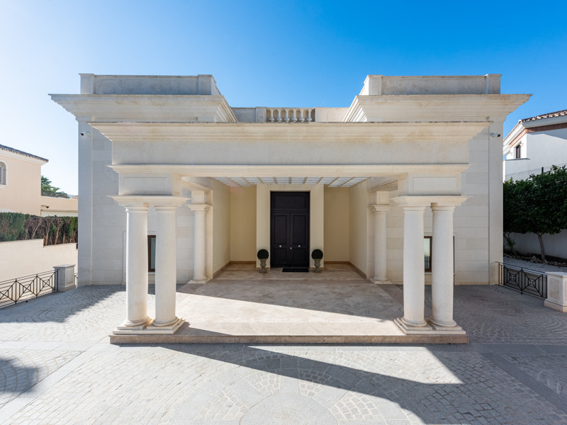 Una obra maestra contemporánea con vistas panorámicas al Mediterráneo en Sierra Blanca
