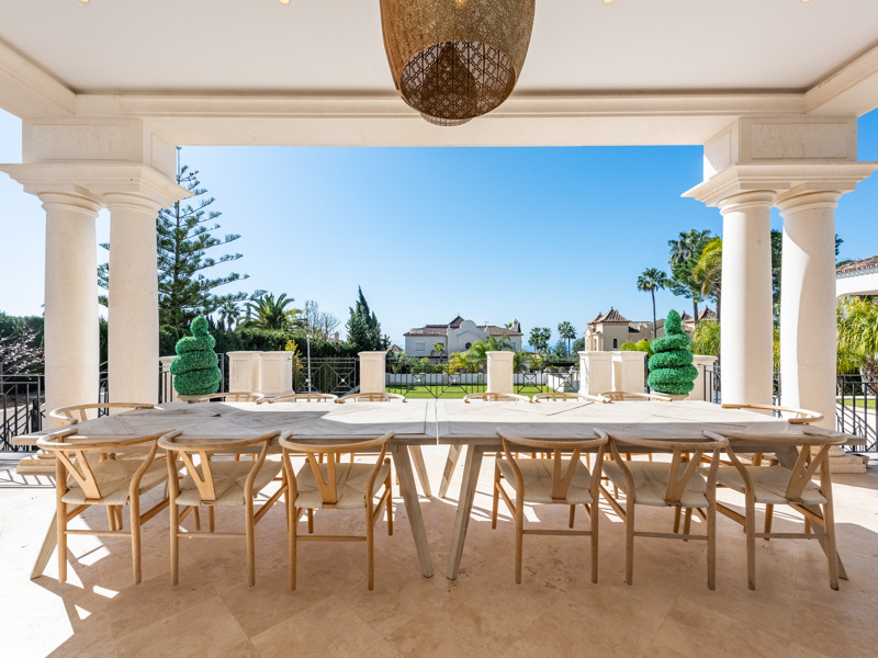 Una obra maestra contemporánea con vistas panorámicas al Mediterráneo en Sierra Blanca