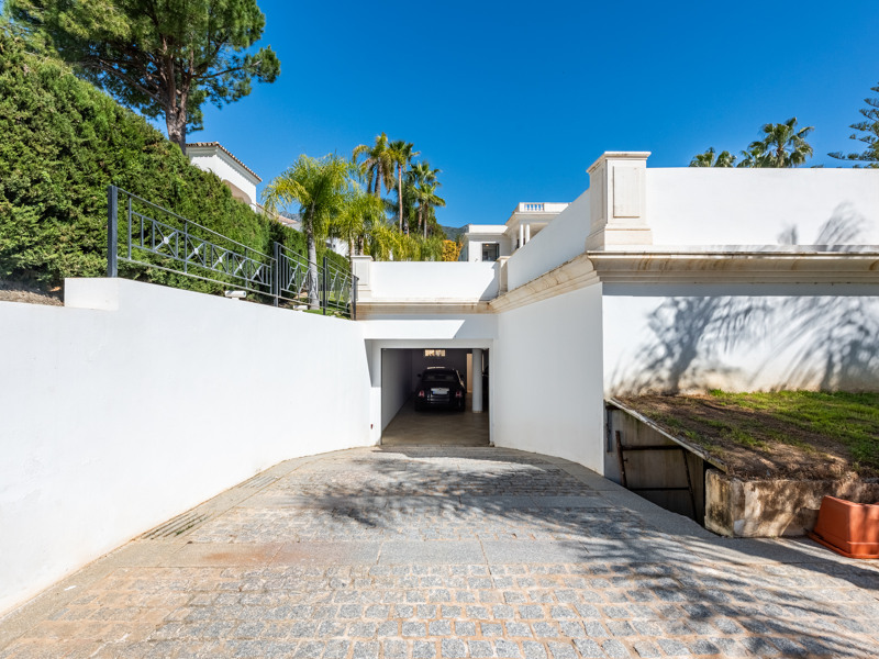 Una obra maestra contemporánea con vistas panorámicas al Mediterráneo en Sierra Blanca