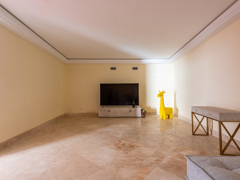 Una obra maestra contemporánea con vistas panorámicas al Mediterráneo en Sierra Blanca