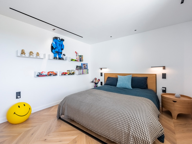 Dúplex de lujo reformado con vistas al mar en Marbella
