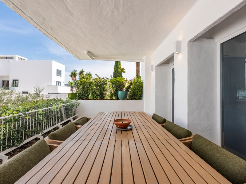 Dúplex de lujo reformado con vistas al mar en Marbella