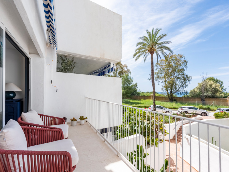 Dúplex de lujo reformado con vistas al mar en Marbella