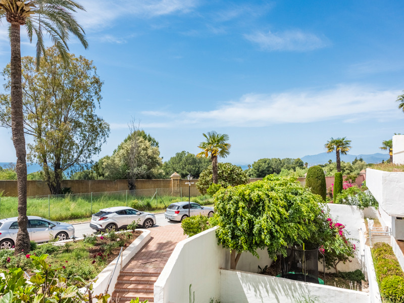 Dúplex de lujo reformado con vistas al mar en Marbella