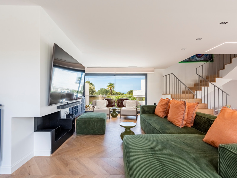 Dúplex de lujo reformado con vistas al mar en Marbella