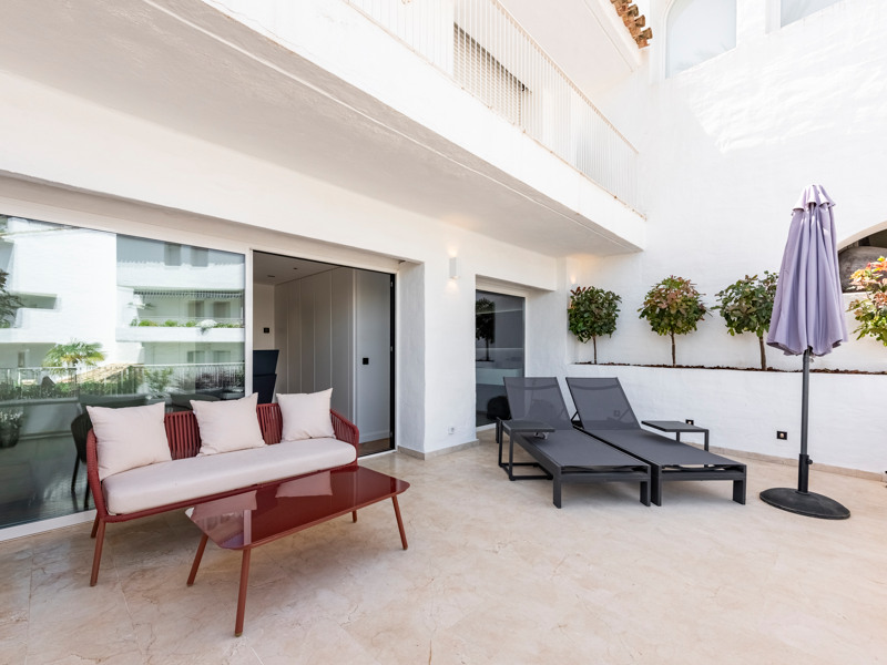 Dúplex de lujo reformado con vistas al mar en Marbella