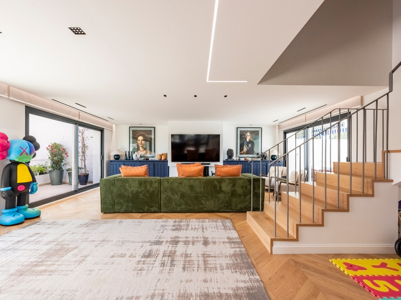 Dúplex de lujo reformado con vistas al mar en Marbella
