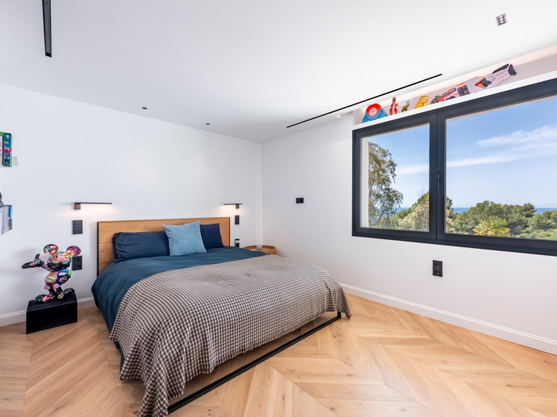 Dúplex de lujo reformado con vistas al mar en Marbella