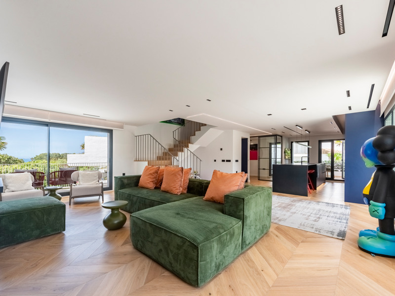 Dúplex de lujo reformado con vistas al mar en Marbella