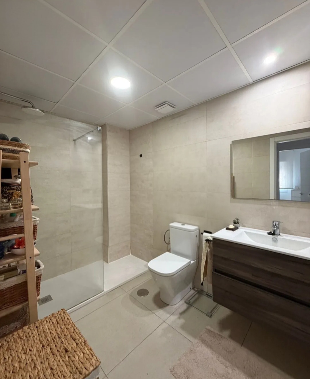 Magnífico piso reformado con gran terraza, 2 plazas de garaje y trastero en La Colina (Torremolinos)