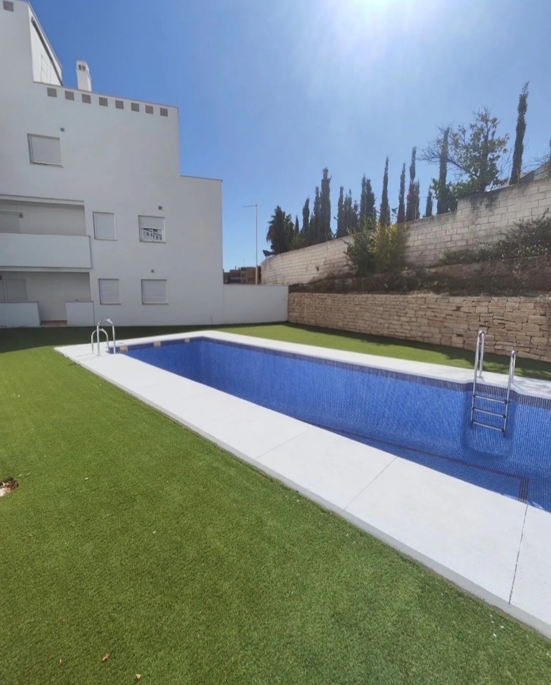 Magnífico piso reformado con gran terraza, 2 plazas de garaje y trastero en La Colina (Torremolinos)