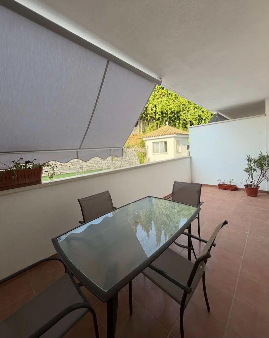 Magnífico piso reformado con gran terraza, 2 plazas de garaje y trastero en La Colina (Torremolinos)