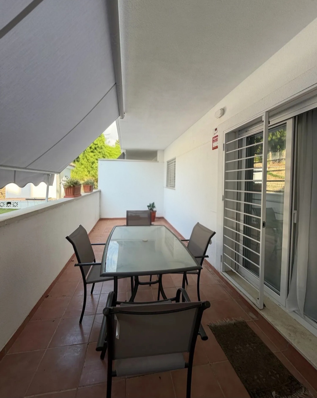 Magnífico piso reformado con gran terraza, 2 plazas de garaje y trastero en La Colina (Torremolinos)